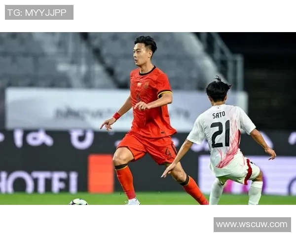 蒋圣龙关键时刻头球解围展现防守实力助力球队保住胜局 蒋圣龙关键时刻头球解围展现防守实力助力球队保住胜局